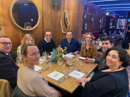 4 Tables de 8 chefs d'entreprises organisées par le club entreprises à Lyon les Plaisirs Gourmands au restaurant Crazy Salmon