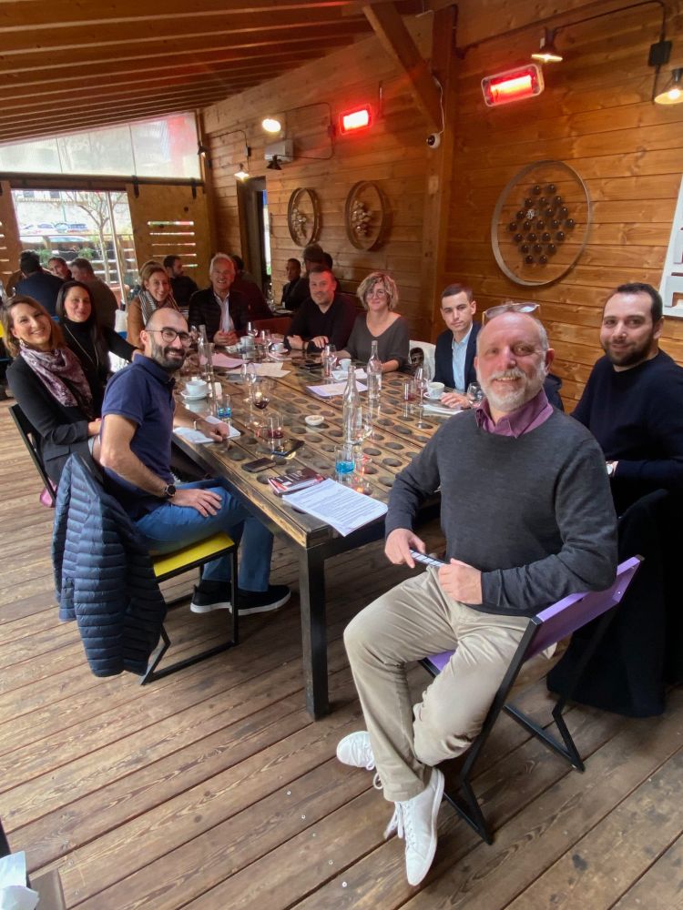 26 chefs d'entreprises réunis par le Club Entreprises Les Plaisirs Gourmands au restaurant Le Temps est Venu