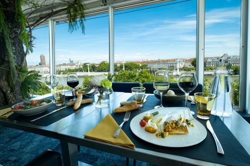 LE 37ème Déjeuner (bis) du Club Business à Lyon Plaisirs Gourmands au restaurant le 8 Sofitel Bellecour