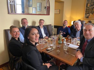 4 Tables de 8 chefs d'entreprises organisées par le club entreprises à Lyon les Plaisirs Gourmands au restaurant Bouclard