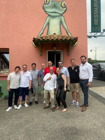 Pétanque, Grenouilles fraîches en persillade et Poulets aux morilles au menu du 52ème Déjeuner du Club affaires à Lyon Les Plaisirs Gourmands