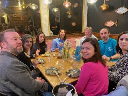 4 Tables de 8 chefs d'entreprises organisées par le club entreprises à Lyon les Plaisirs Gourmands au restaurant Crazy Salmon